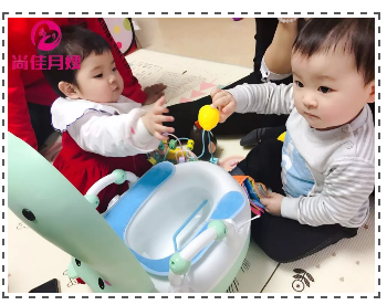 尚佳專(zhuān)業(yè)月嫂丨鍛煉丨寶寶什么階段可以引導如廁