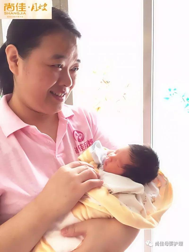 尚佳專(zhuān)業(yè)月嫂 | 母親生病丨 是否需停止哺乳？